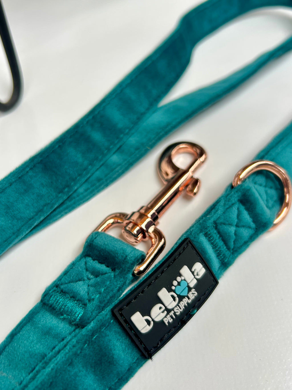 Set Pettorina in Velluto Verde – Eleganza e Comfort per il Tuo Cane