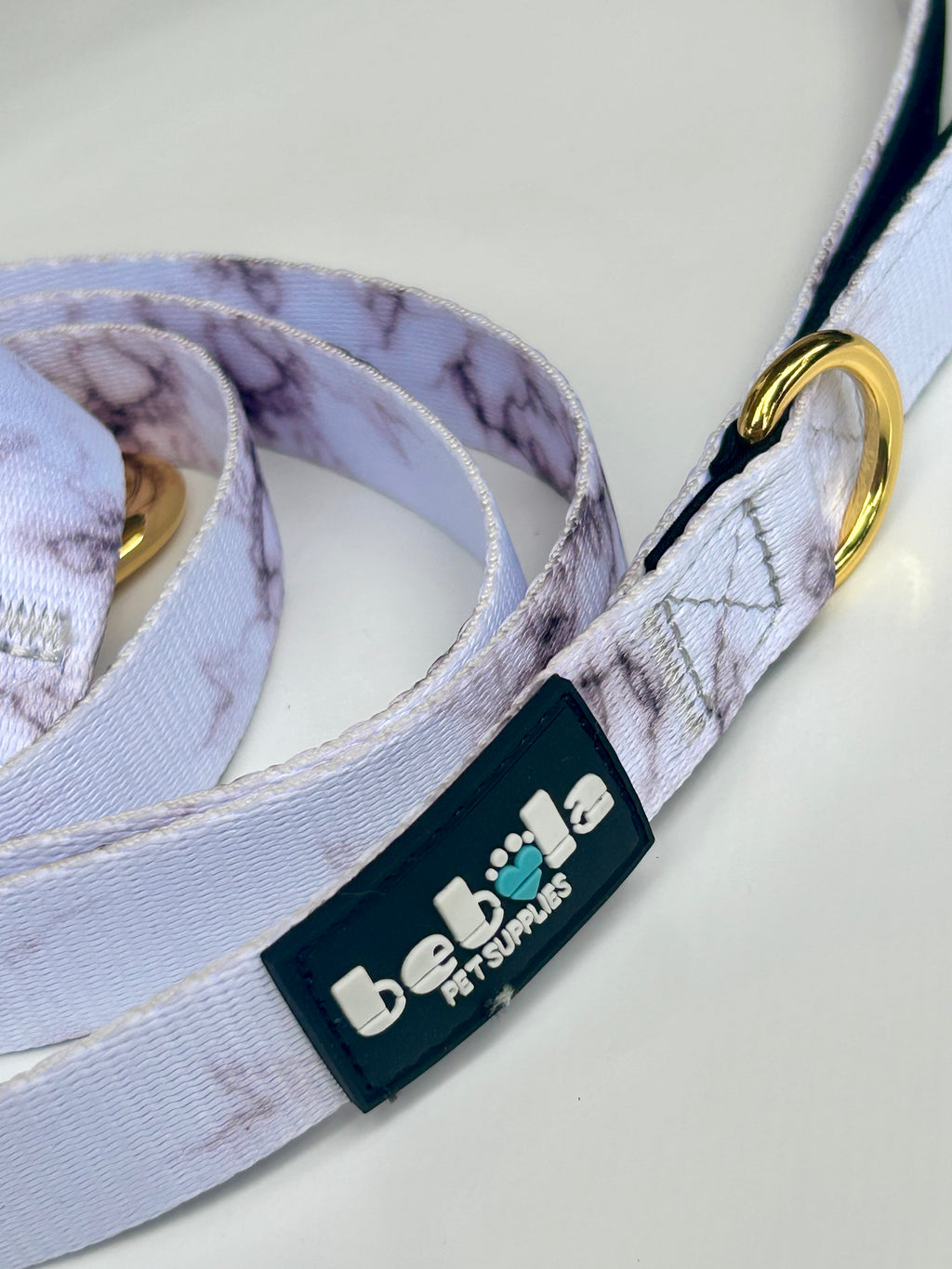 Set Pettorina, Guinzaglio e Borsetta Porta Sacchetti – Effetto Marmo, Elegante e Resistente per Cani che Tirano